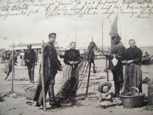 Ahlbeck historische Postkarte Fischer am Strand